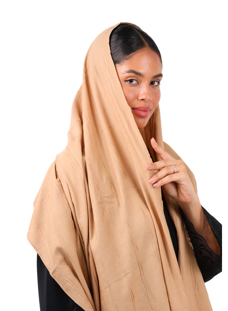 جميلة وشاح قطني مجعّد مع حواف شرّابات - بني جملي - Image 3