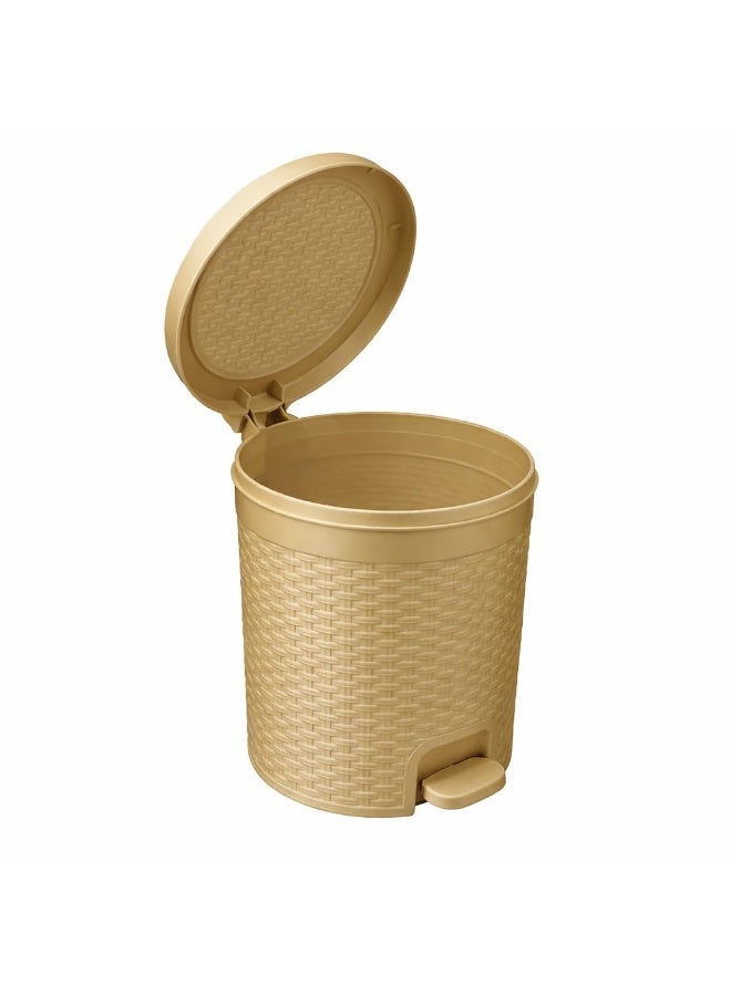 Woven patterned pedal wastebasket – Plastic wastebasket with pedal lid, decorative trash can for kitchen, bathroom and office - Image 1