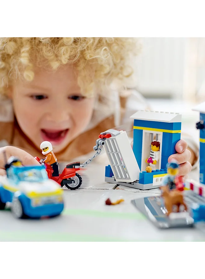 ليغو City Police Station Chase 60370 Building Toy Set; Includes A Jail With Breakout Function, Patrol Car And A Crook’S Motorbike, Plus 4 Minifigures And A Dog Figure; Fun Gift For Kids Aged 4+ (172 Pieces)