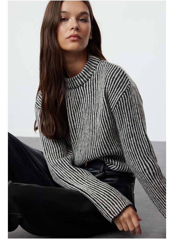 trendyol Anthracite Crop Soft Texture Crew Neck Knitwear Sweater TWOAW25KZ00000  - Image 1