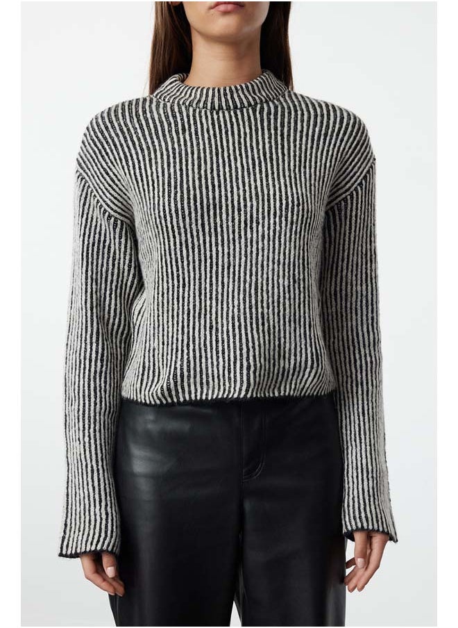 trendyol Anthracite Crop Soft Texture Crew Neck Knitwear Sweater TWOAW25KZ00000  - Image 3