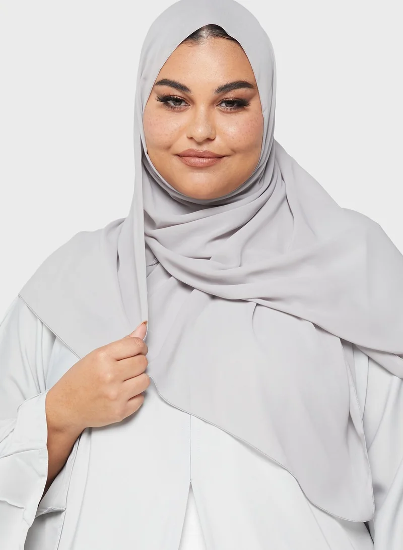 هيا كلوزيت كيرف عباية مرصعة بتصميم غير متماثل