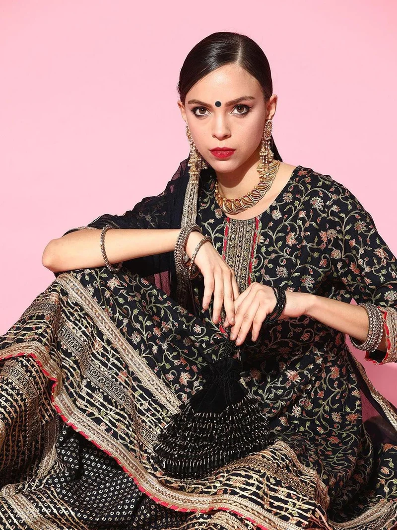 آي شين طقم كورتا مطرز بالزهور مع شالوار ودوباتا