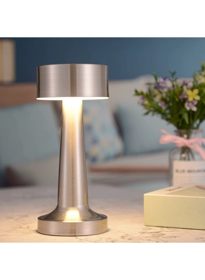 مصباح طاولة LED حديث فضي – قابل لإعادة الشحن بإضاءة دافئة - Image 1