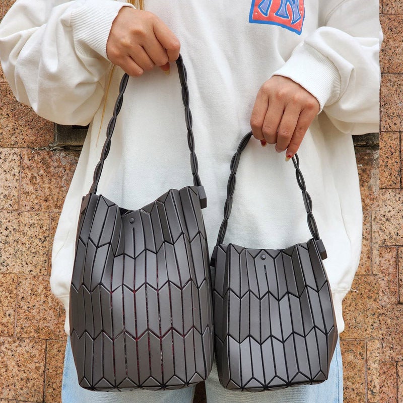 23 Original Factory Patchwork Quilted Bag Geometric Color Block Tote Bucket Bag Single Shoulder Handbag Women'S Bag Quilted Miyake Versatile - Image 1