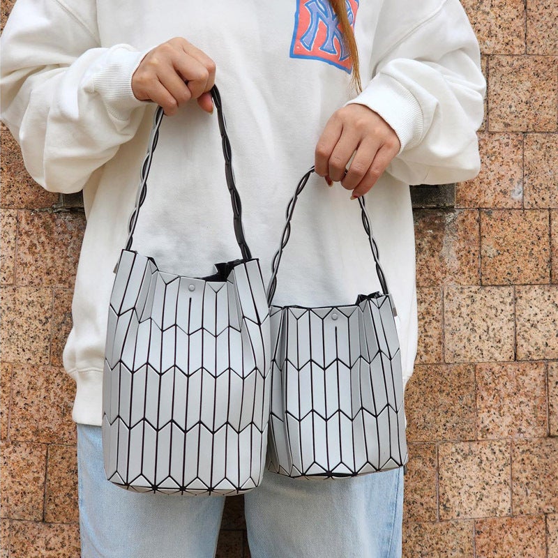 23 Original Factory Patchwork Quilted Bag Geometric Color Block Tote Bucket Bag Single Shoulder Handbag Women'S Bag Quilted Miyake Versatile - Image 3