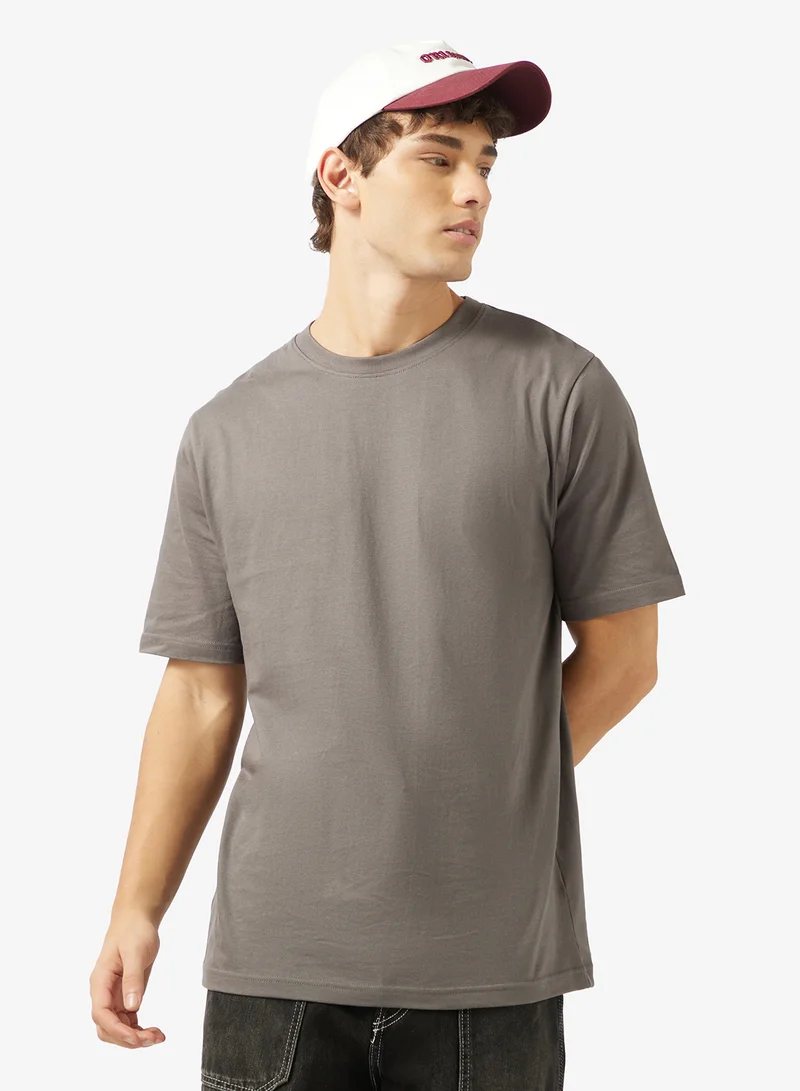 سفنتي فايف بيسيكس عبوة من  تي شيرت بقصة عادية