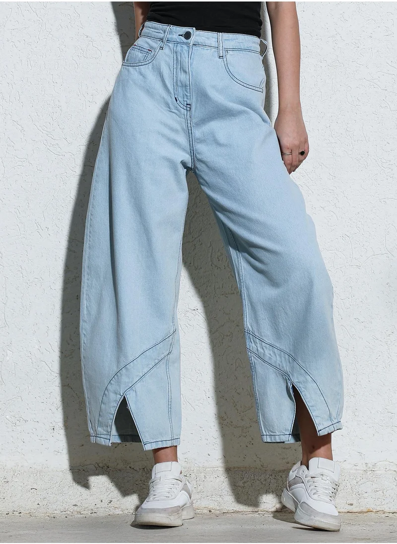 كامبوس سوترا Women's Light Blue Light-Wash Barrel Denim Jeans For Casual Wear | High-Waist | Relaxed Fit | Button Closure | Denim Jeans Crafted With Comfort Fit For Everyday Wear