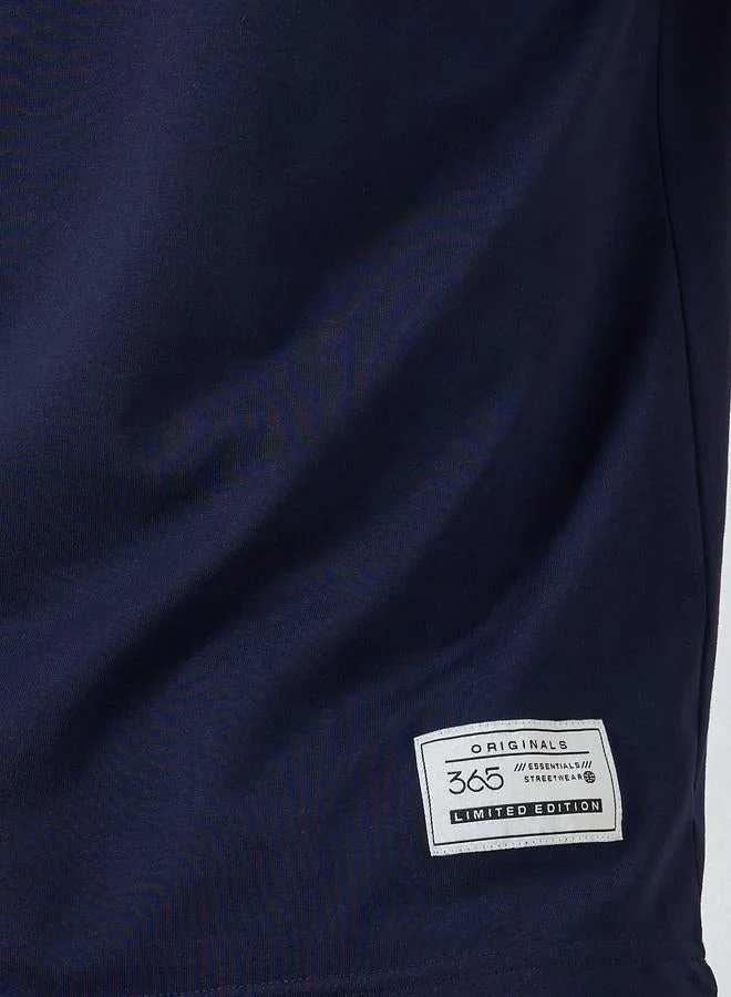 ستايلي تيشيرت بأكمام قصيرة وبياقة دائرية للرجال