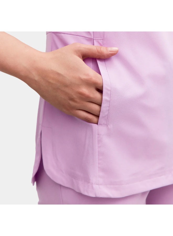 أولسكرابس زي طبي نسائي من AllScrubs – طقم يشمل بلوزة بياقة وبنطال مستقيم الساقين، باللون الليلكي (الأرجواني الفاتح). - Image 5