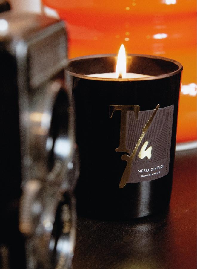 Teatro Black Divine Scented Candle 180g  - Image 1