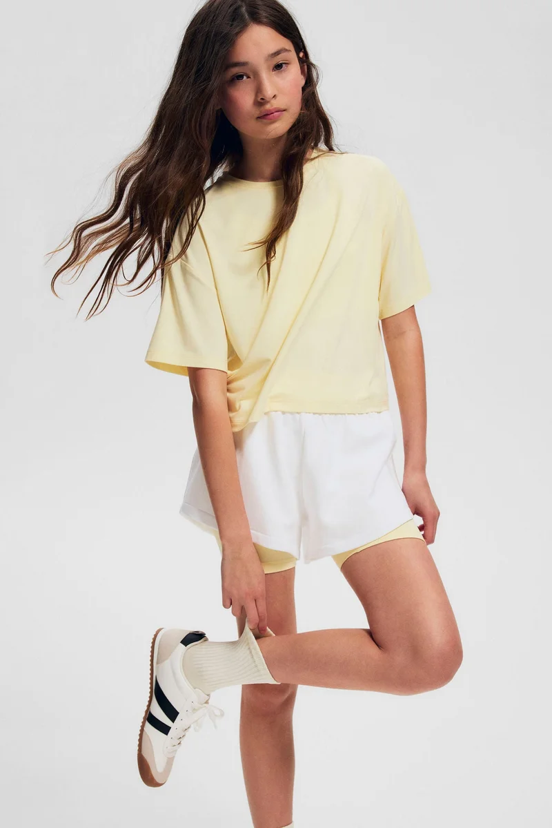 اتش اند ام قميص رياضي بقصّة بوكسي من نسيج دراي موف™