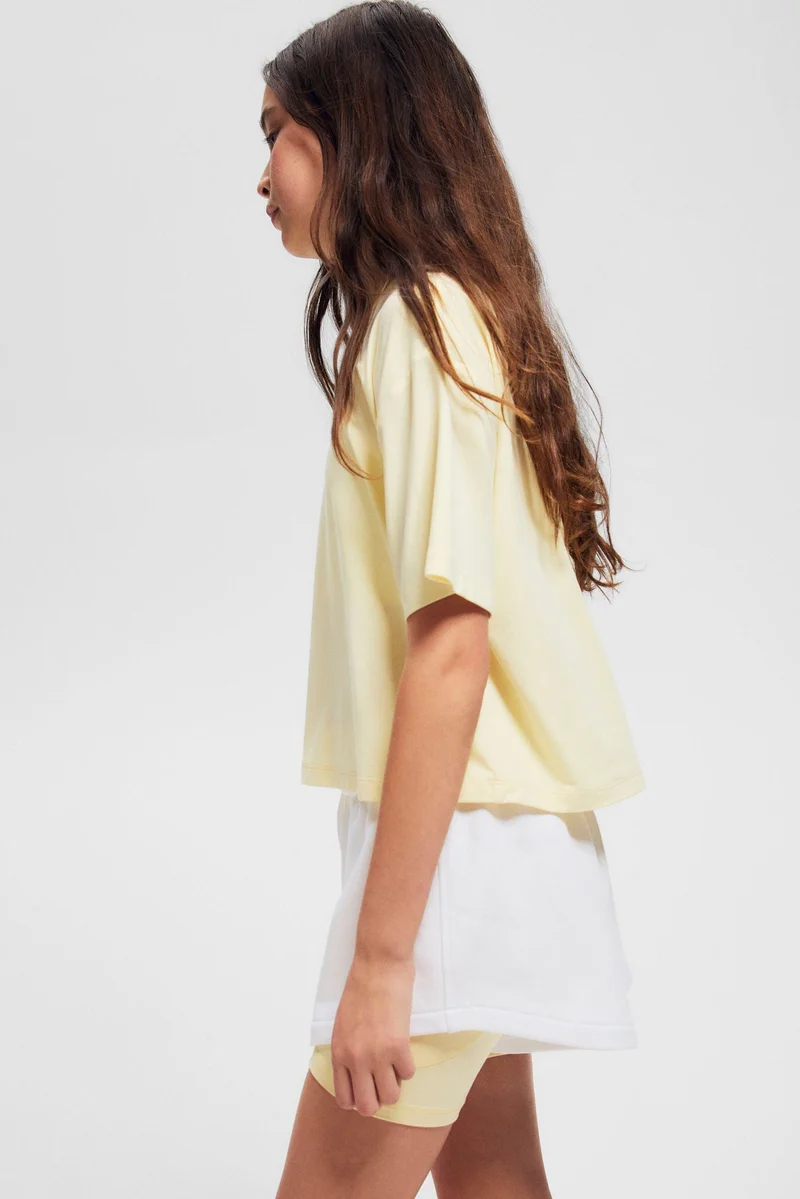 اتش اند ام قميص رياضي بقصّة بوكسي من نسيج دراي موف™