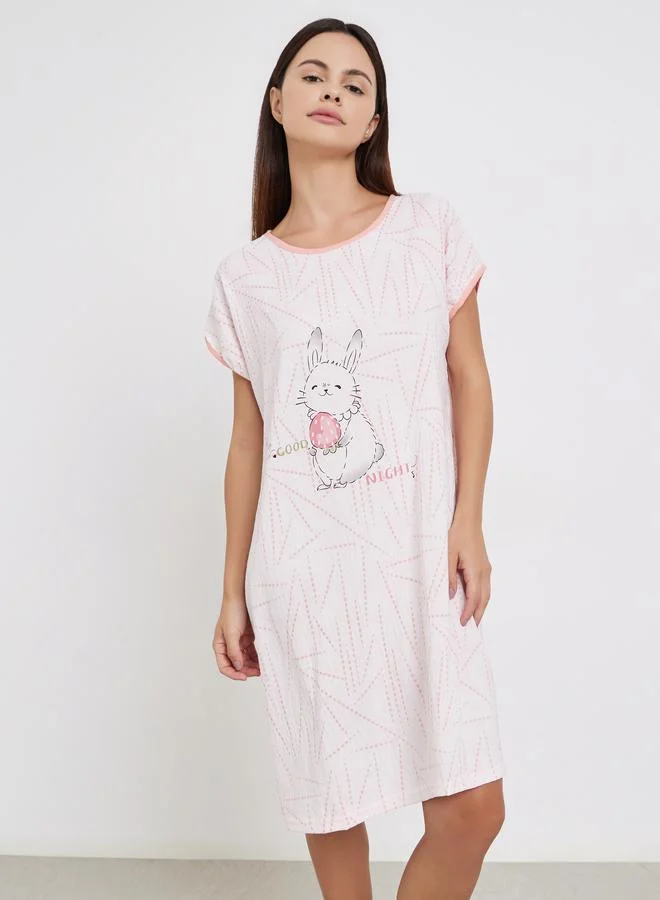 تايك تو قميص نوم بطبعة أرنب جرافيك
