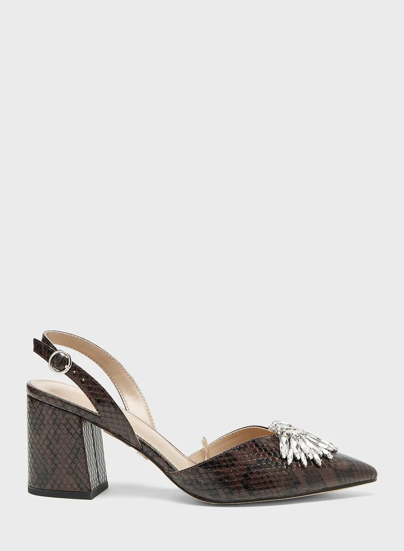 سيليست Pointed Toe Pumps