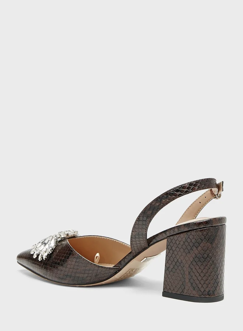 سيليست Pointed Toe Pumps