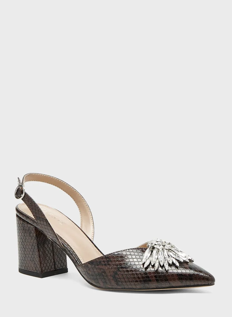 سيليست Pointed Toe Pumps
