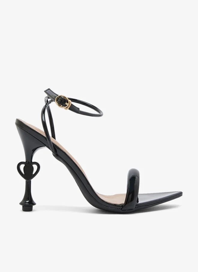 جينجر صنادل بكعب لامع بتفاصيل مميزة