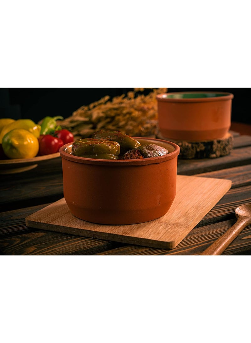 لوكسيول أواني طين طهي من لوكس يول – مصنوعة يدوياً في تركيا – صديقة للبيئة وآمنة للفرن والميكروويف والغسالة – متوفرة بألوان بني وأخضر وأصفر وأزرق وطبيعية غير مغطاة – مقاسات: ١٦×٤، ١٦×٧٫٥، ١٩×٦، ٢٢×١١×٤٫٥ سم – تحافظ على نكهة وحرارة الطعام – مثالية للحساء، اليخنات، المؤكلات المخبوزة، تقديم أنيق لعائلتك وضيوفك – هدية مثالية للأعراس، الانتقالات، محبي الطبخ الصحي والمستدام – طين تركي ناتج عالي الجودة مخبوز بالفرن – آمن للطعام، بدون مواد كيميائية ضارة وخالية من BPA – تغليف قابل لإعادة التدوير – توصية الطهاة، تقييم ٥ نجوم من العملاء – ماركة لوكس يول – تجربة طهي تقليدية تركية تضيف لمسات ريفية وأصيلة على مائدتك - Image 5