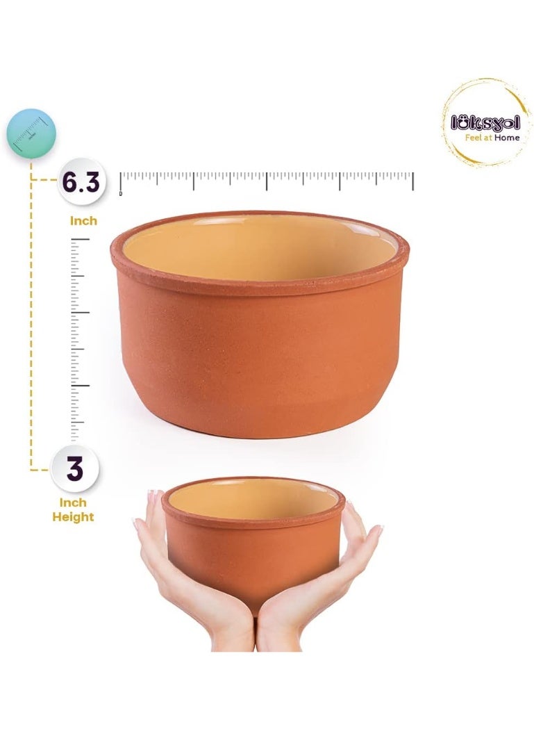 لوكسيول أواني طين طهي من لوكس يول – مصنوعة يدوياً في تركيا – صديقة للبيئة وآمنة للفرن والميكروويف والغسالة – متوفرة بألوان بني وأخضر وأصفر وأزرق وطبيعية غير مغطاة – مقاسات: ١٦×٤، ١٦×٧٫٥، ١٩×٦، ٢٢×١١×٤٫٥ سم – تحافظ على نكهة وحرارة الطعام – مثالية للحساء، اليخنات، المؤكلات المخبوزة، تقديم أنيق لعائلتك وضيوفك – هدية مثالية للأعراس، الانتقالات، محبي الطبخ الصحي والمستدام – طين تركي ناتج عالي الجودة مخبوز بالفرن – آمن للطعام، بدون مواد كيميائية ضارة وخالية من BPA – تغليف قابل لإعادة التدوير – توصية الطهاة، تقييم ٥ نجوم من العملاء – ماركة لوكس يول – تجربة طهي تقليدية تركية تضيف لمسات ريفية وأصيلة على مائدتك - Image 3