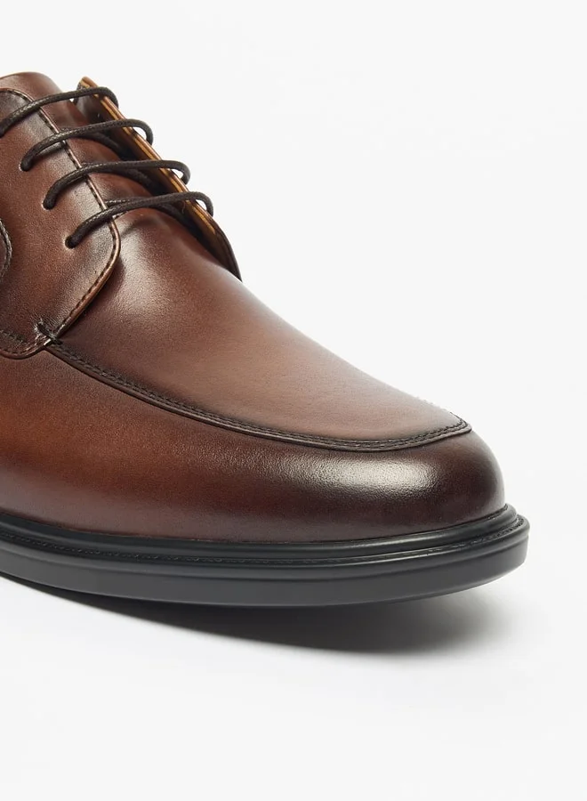 لو كونفورت Men's Solid Derby Shoes with Lace-Up Closure