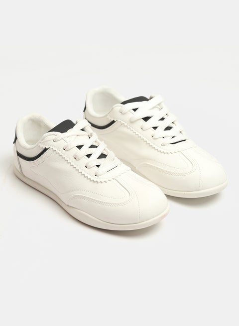 Casual flat-sole sneakers with zigzag details
