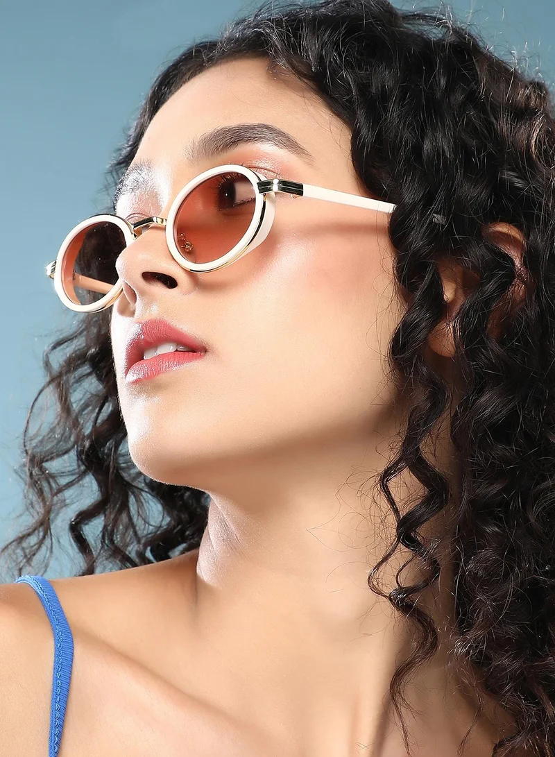 صوص هاوت نظارة شمسية نسائية ماليبو بيضاوية بإطار أوف وايت وعدسات بني متدرج مستقطبة