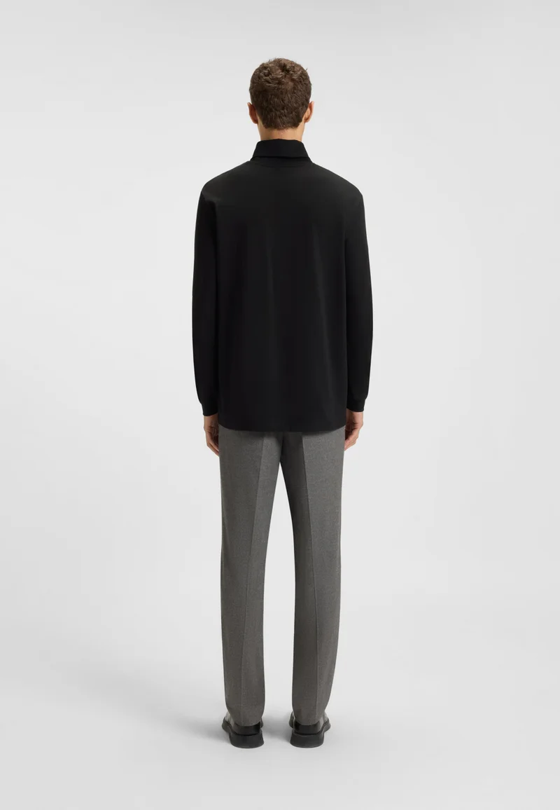 هوجو تيشيرت قطن بياقة عالية وشعار