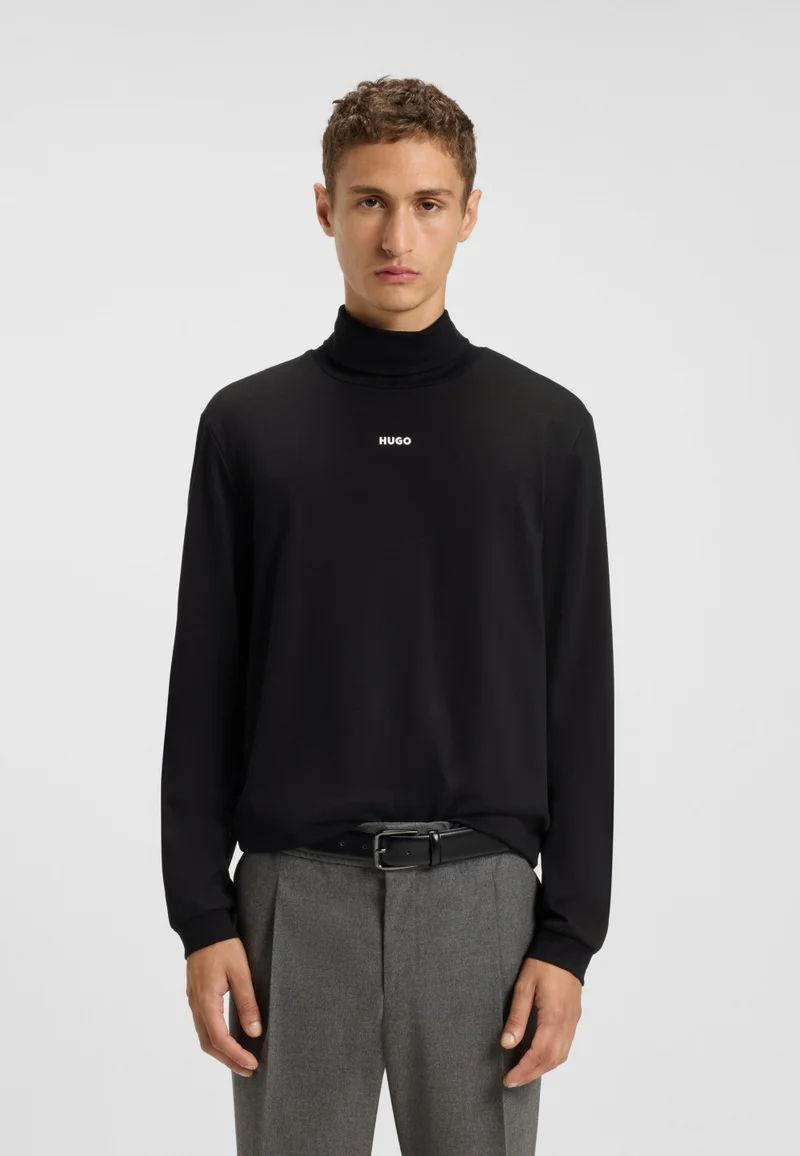 هوجو تيشيرت قطن بياقة عالية وشعار