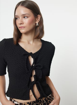 Black Textured Fitted/Body-Sit Tie Detailed Flexible Knitted Blouse TWOAW25BZ00206 - pzsku/ZD71FD4D37747C0114D79Z/45/_/1739718210/5cb85852-2a52-4cd6-83a0-bb22e9cb0a5c