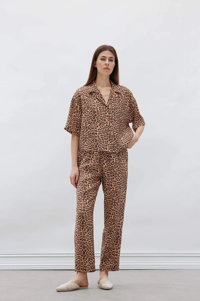 ديفاكتو Loose Fit Leopard Patterned Modal Short Sleeve Shirt