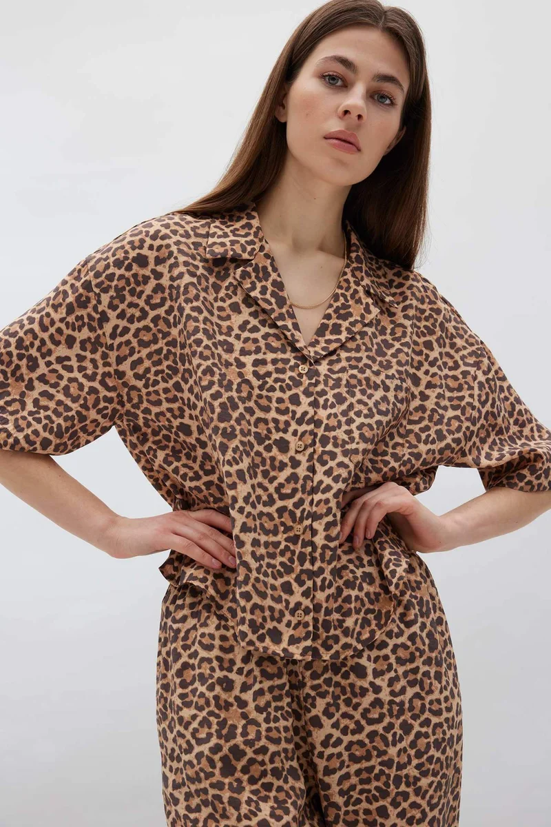 ديفاكتو Loose Fit Leopard Patterned Modal Short Sleeve Shirt