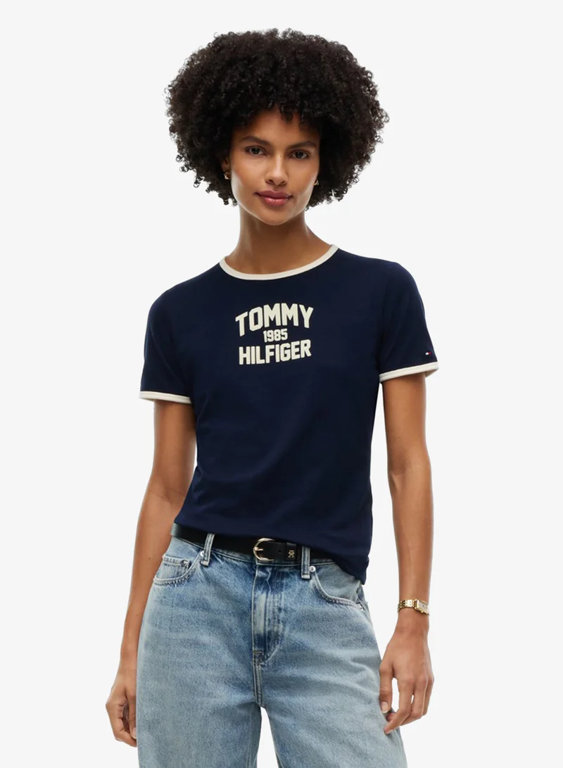 تومي هيلفيغر Flock Varsity Logo Slim Ringer T-Shirt