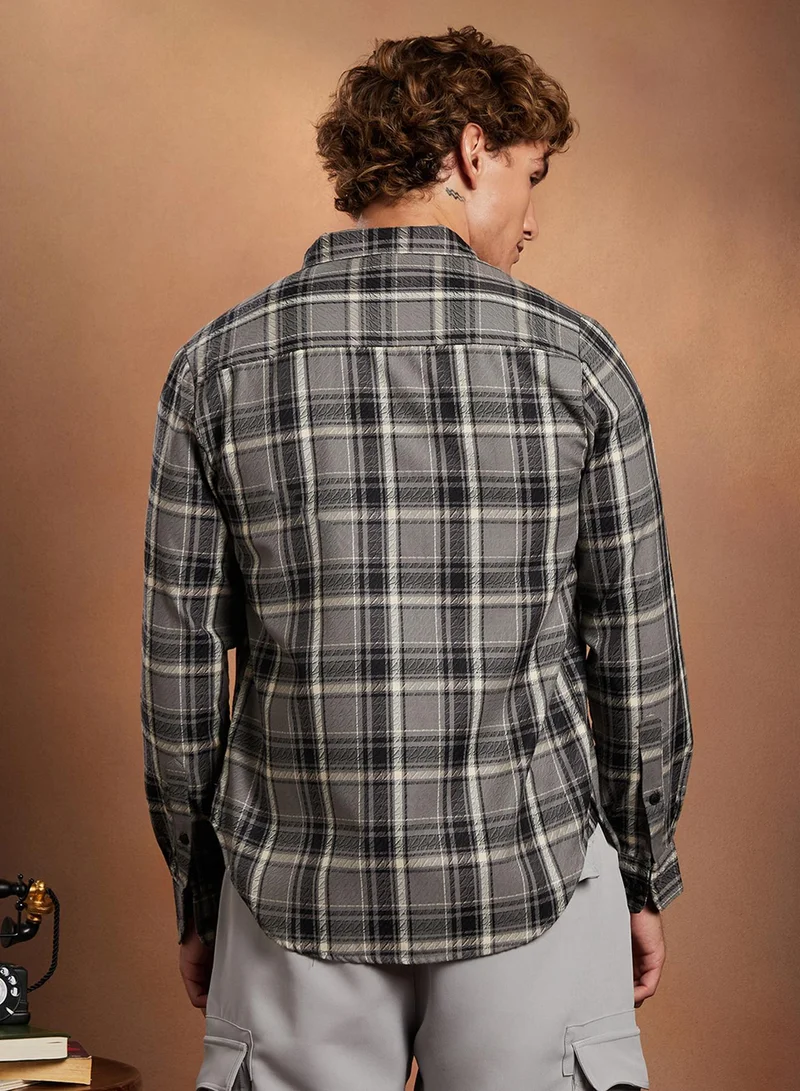 Campus Sutra Campus Sutra Men's Moon Grey & Onyx Black Shadow-Check Regular Shirt For Casual Wear | Spread Collar | Long Cuffed Sleeves | Button Closure | Shirt Crafted With Comfort Fit For Everyday Wear