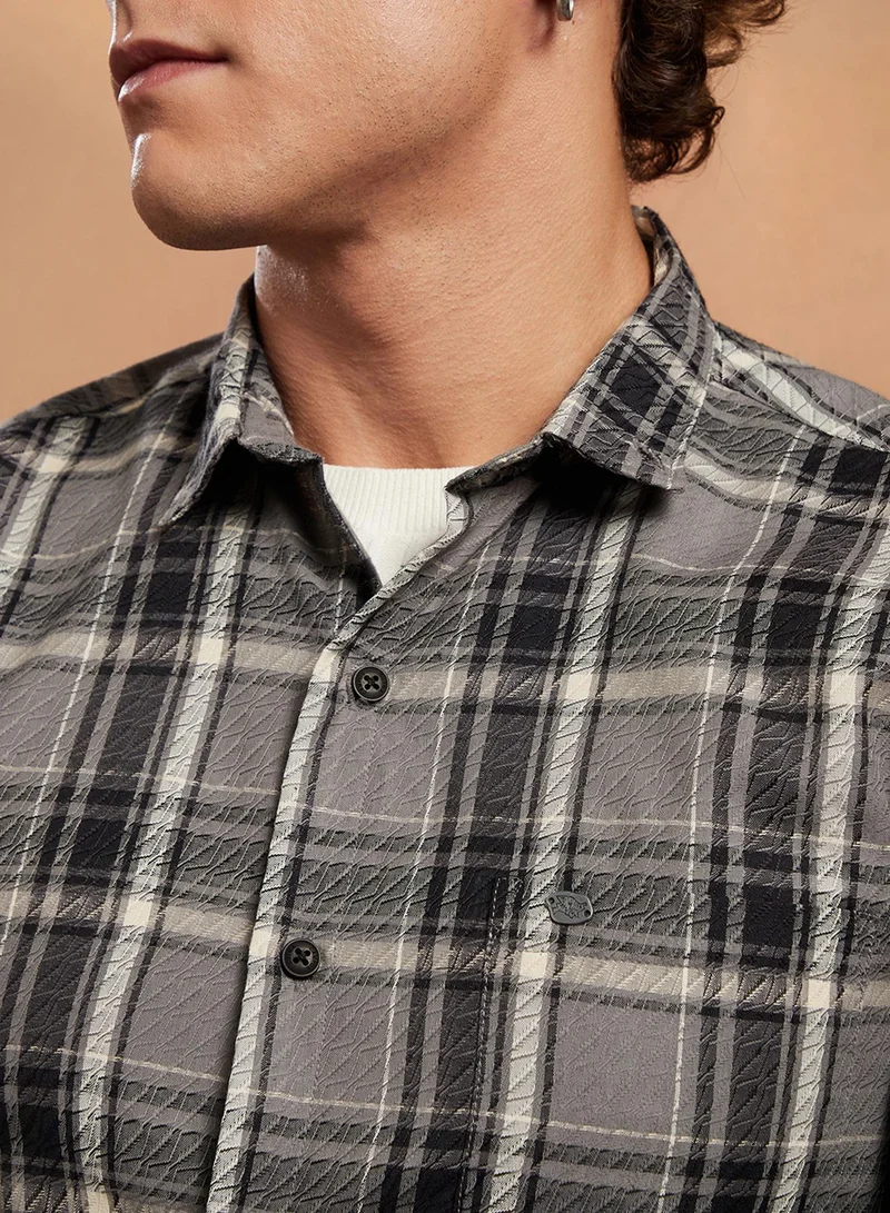 Campus Sutra Campus Sutra Men's Moon Grey & Onyx Black Shadow-Check Regular Shirt For Casual Wear | Spread Collar | Long Cuffed Sleeves | Button Closure | Shirt Crafted With Comfort Fit For Everyday Wear
