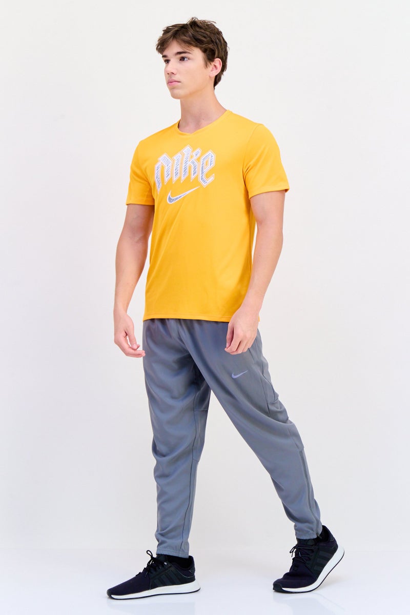 Nike تي شيرت تدريب قصير الأكمام للرجال، رياضي، برتقالي - Image 3