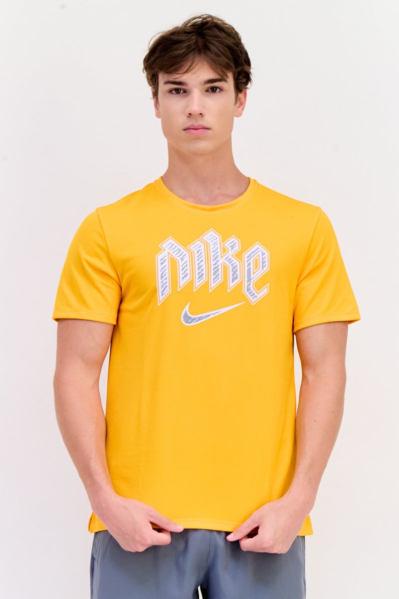 Nike تي شيرت تدريب قصير الأكمام للرجال، رياضي، برتقالي - Image 1