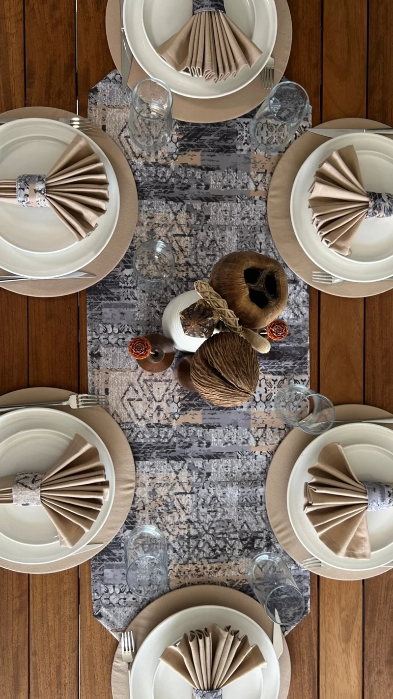 ديسينازمير Desizmir Placemat Motif Pattern Set 6 Tableware, 6 Cloth Napkins, 6 Napkin Rings and Runner Cover Combination 2