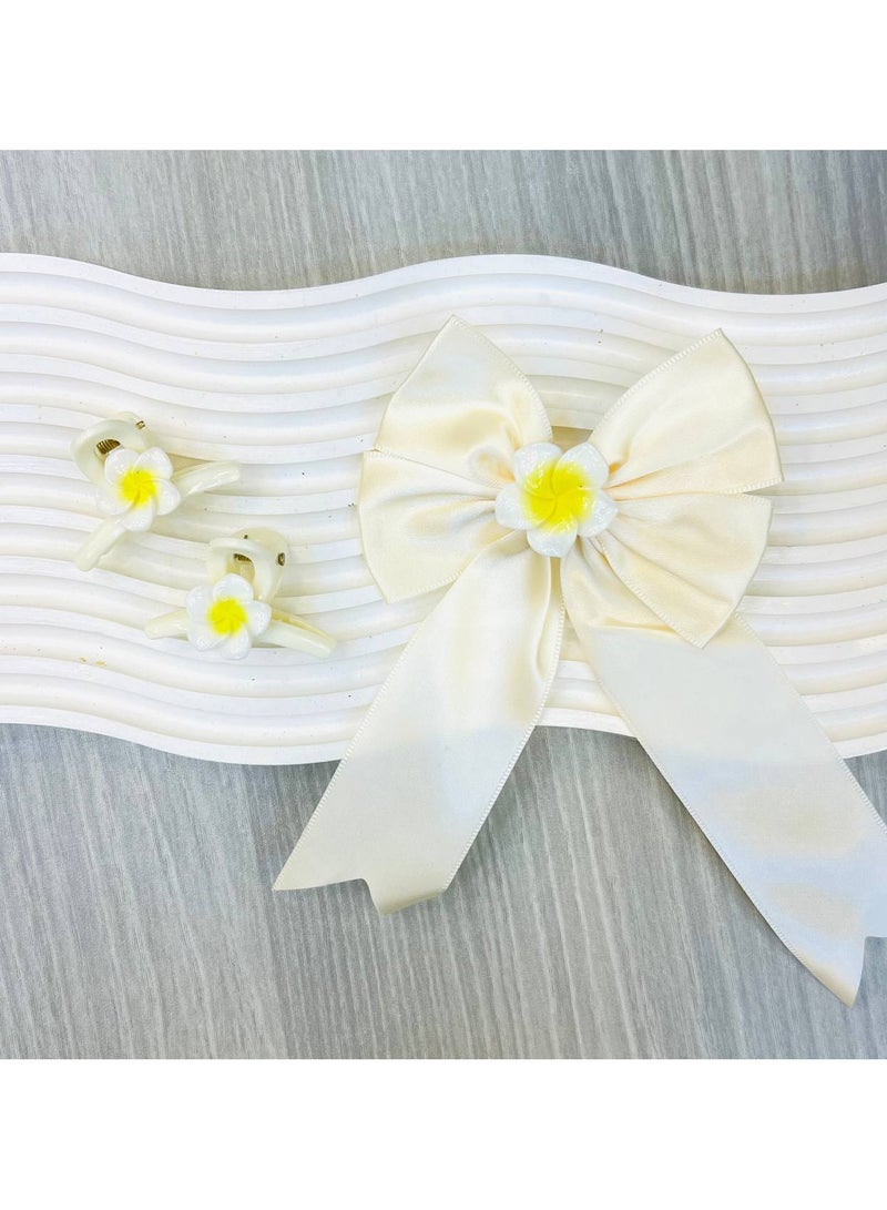 Generic Bow clip set with 2 small pins – a delicate touch that complements the beauty of your little one's look!