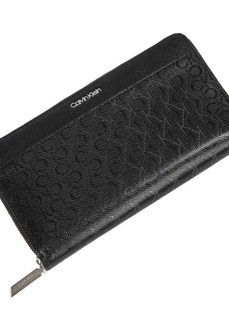 كالفن كلاين Logo Must Zip Around Wallet