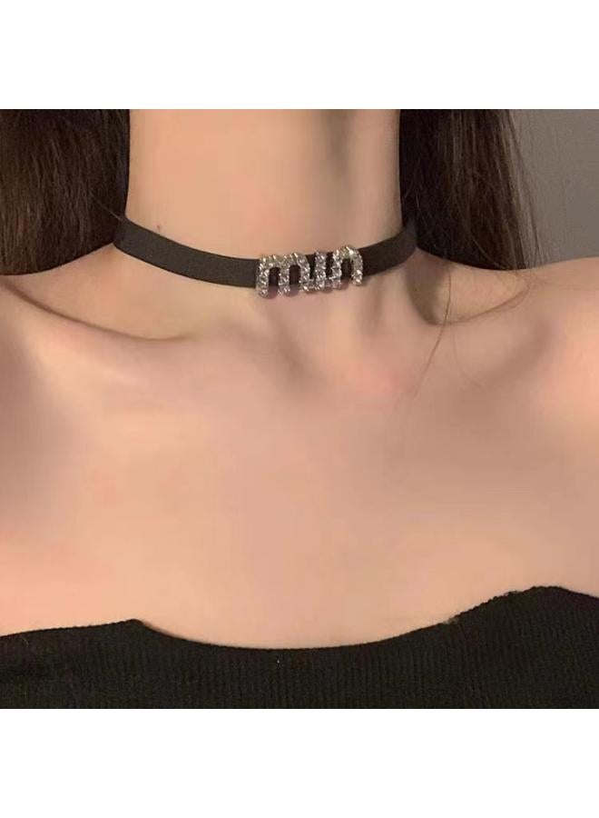 Sweet Cool Wind ~ Leather Rope Short Collar Female Niche Choker Neck Chain European And American Wind High Sense Necklace