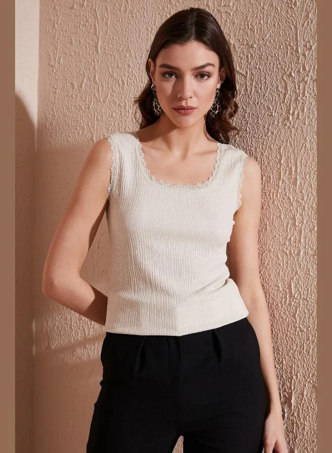 ليلا بلوزة نسائية بدون أكمام بياقة مربعة وحمالات عريضة من الدانتيل وملمس مجعد