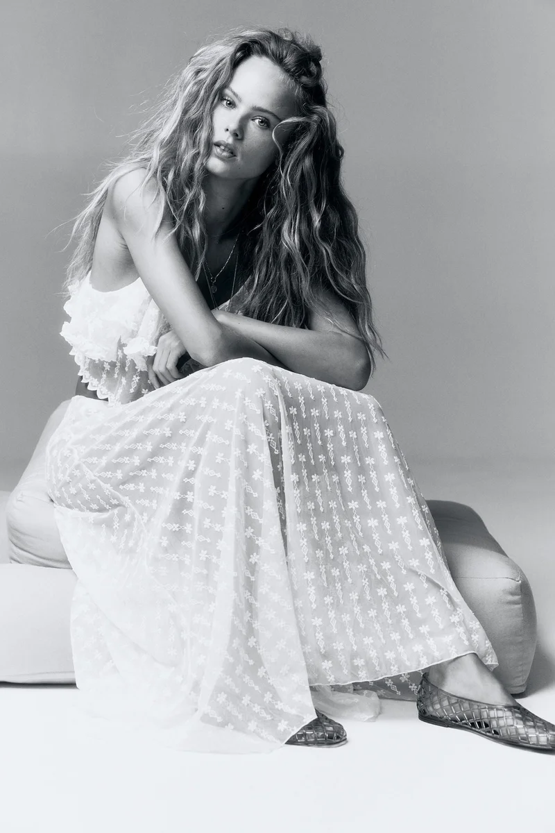 H&M Embroidered mesh skirt