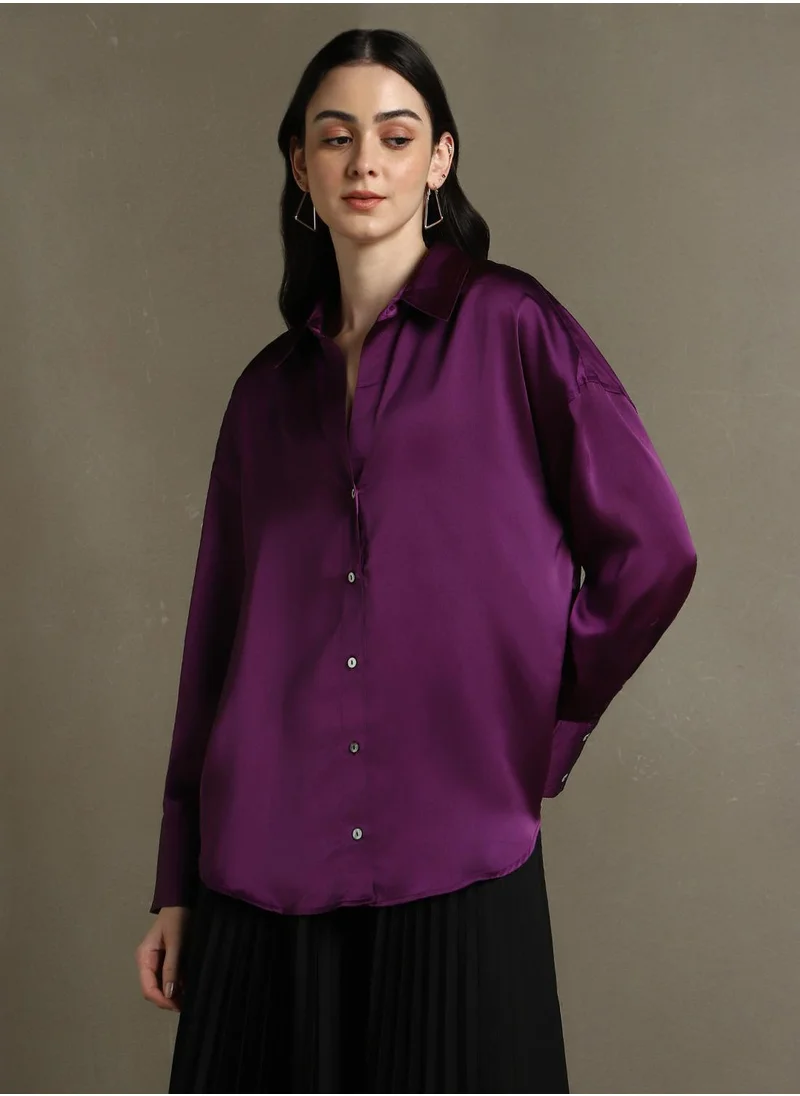 دينيس لينغو Upgrade your wardrobe with this premium Purple Relaxed Fit Shirts Solid design crafted from Satin featuring Long Sleeves with Button closure.