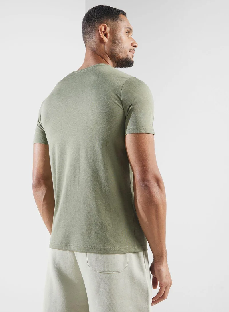 نيو بالانس Heathertech Graphic T-Shirt