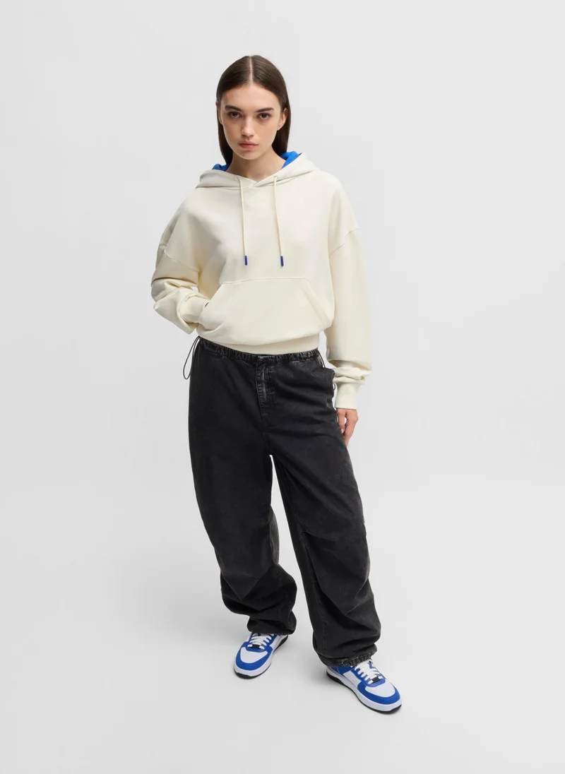 هوجو Cropped hoodie in cotton terry with blue-lined hood
