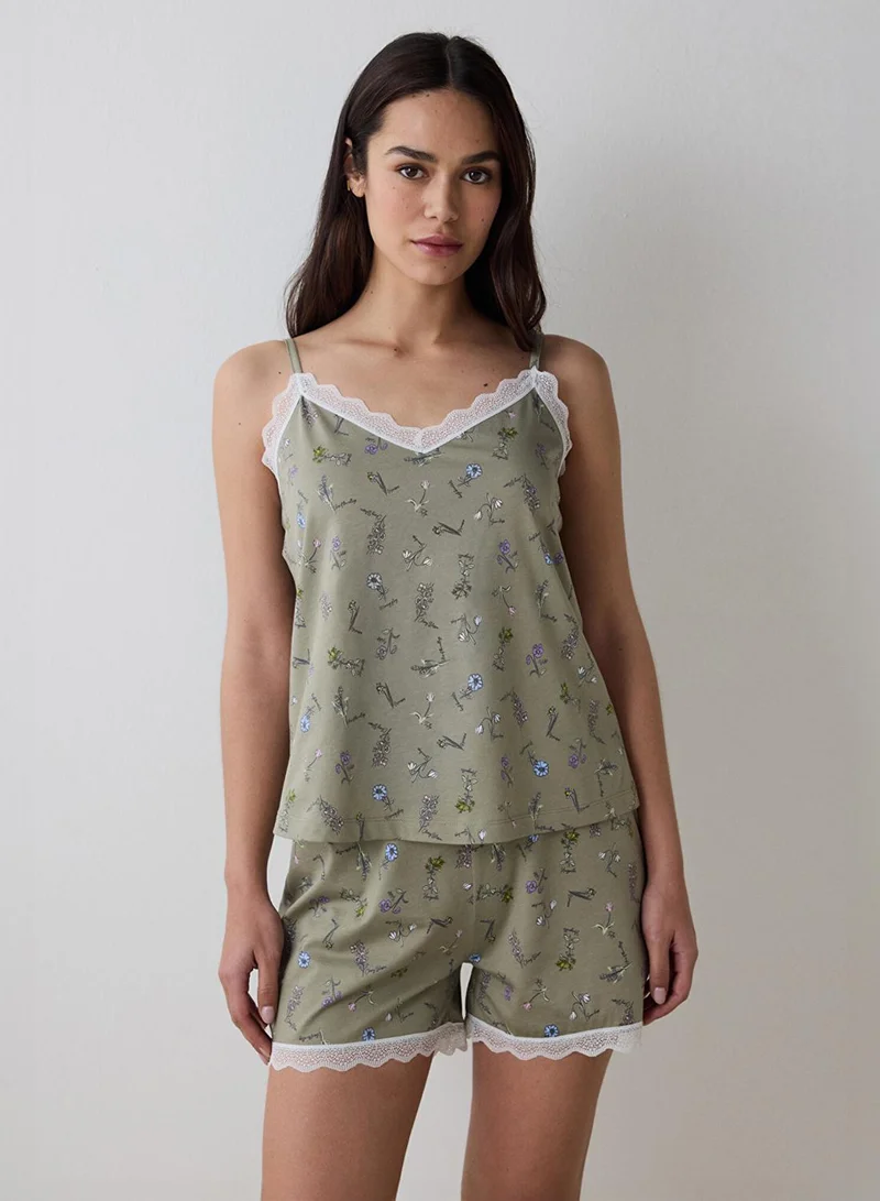 بنتي طقم بيجامة شورت بطبعة زهور السوسن