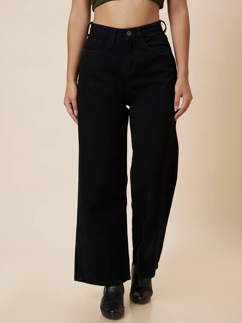 جلو باص جينز نسائي جلوبس بقصة واسعة وخصر متوسط