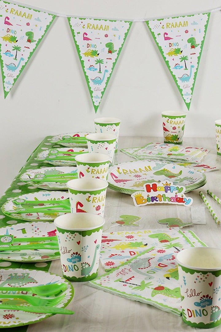 مستلزمات حفلة الديناصورات - مجموعة أدوات مائدة أحادية الاستخدام للزينة، تشمل أطباق وأكواب ومناديل ورقية ولافتات حفلة وقبعات ومفارش طاولة، مناسبة للأطفال والأولاد والبنات والرضع، زينة موضوعية لحفلات الهدايا، 87 قطعة - Image 5