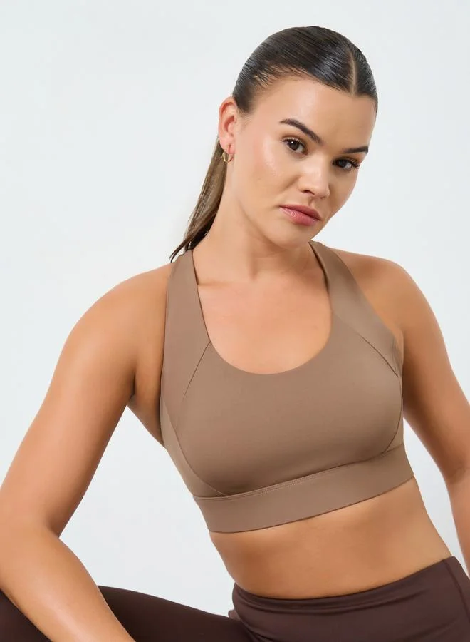 Styli Active Peep Racerback Hook and Eye Seam Detail Sports Bra